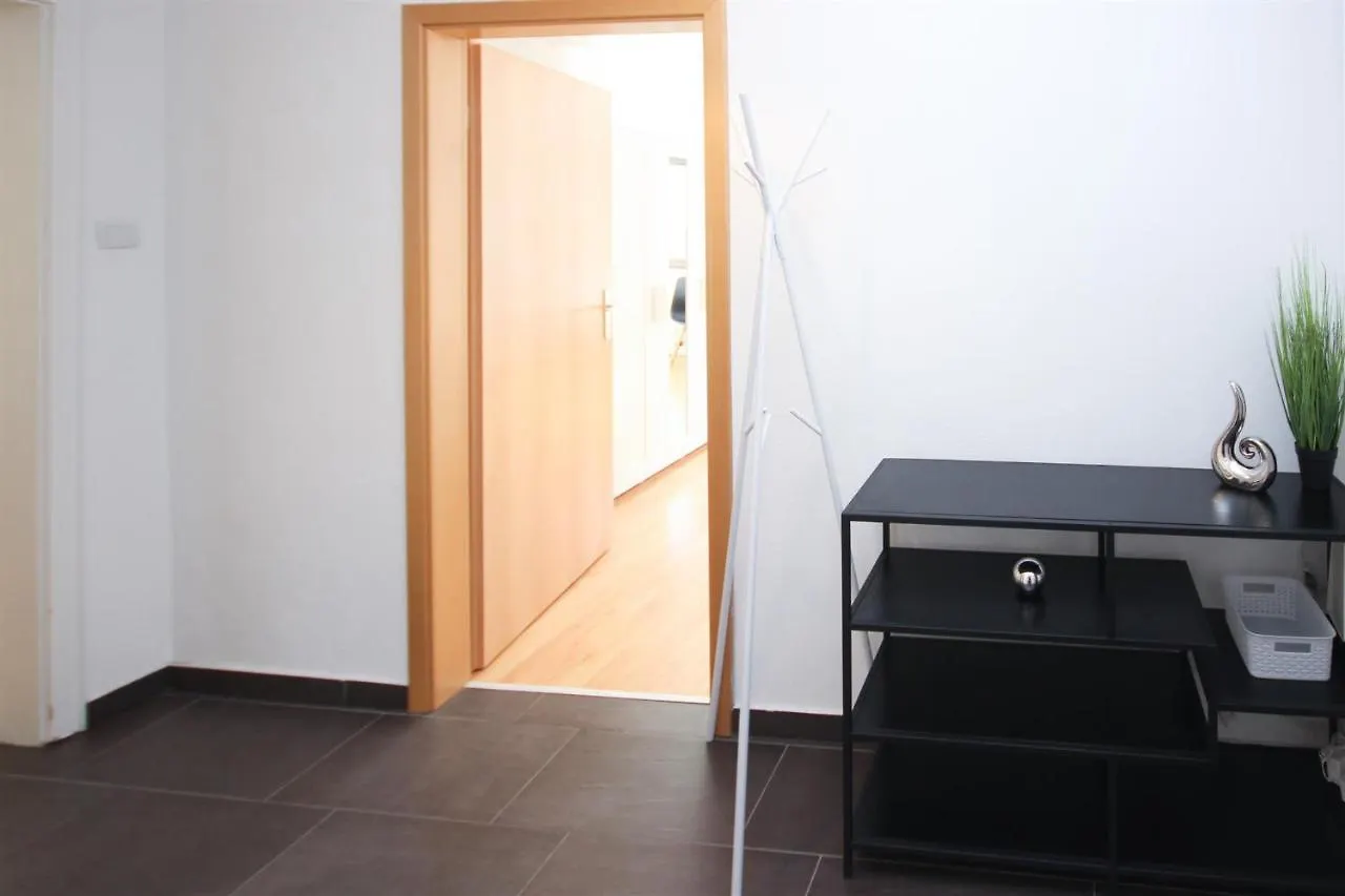 Alfa Apartment Stuttgart Mitte 2 Zimmer City-Lage Berliner Platz Balkon Netflix Kueche Wm L 2Br 5 Beds 6 People L Fully Equipped Kitchen & Bathroom