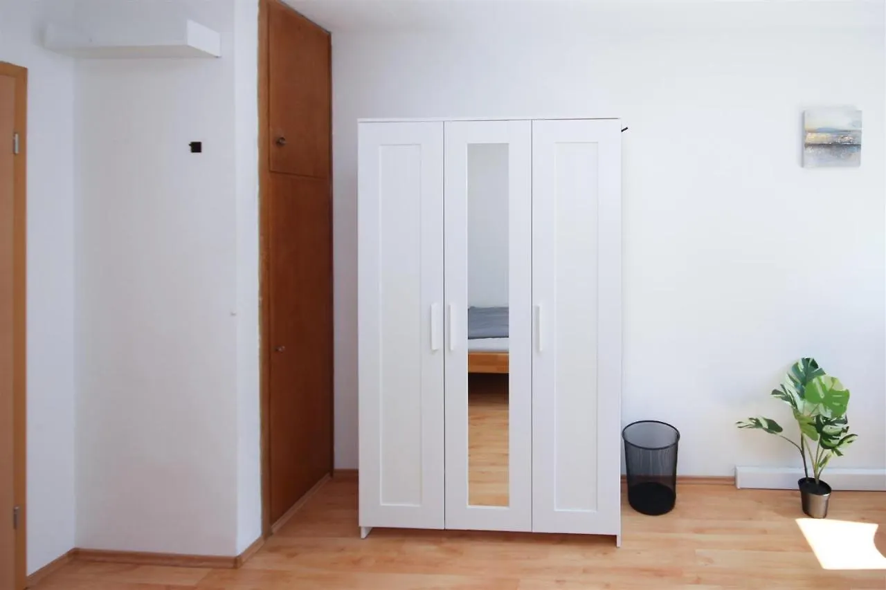 Alfa Apartment Stuttgart Mitte 2 Zimmer City-Lage Berliner Platz Balkon Netflix Kueche Wm L 2Br 5 Beds 6 People L Fully Equipped Kitchen & Bathroom Germany