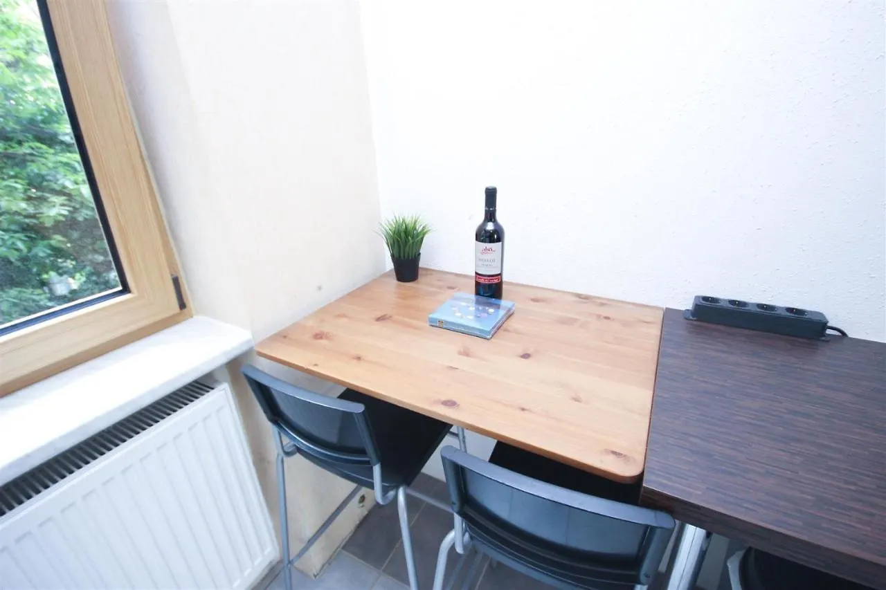 Alfa Apartment Stuttgart Mitte 2 Zimmer City-Lage Berliner Platz Balkon Netflix Kueche Wm L 2Br 5 Beds 6 People L Fully Equipped Kitchen & Bathroom
