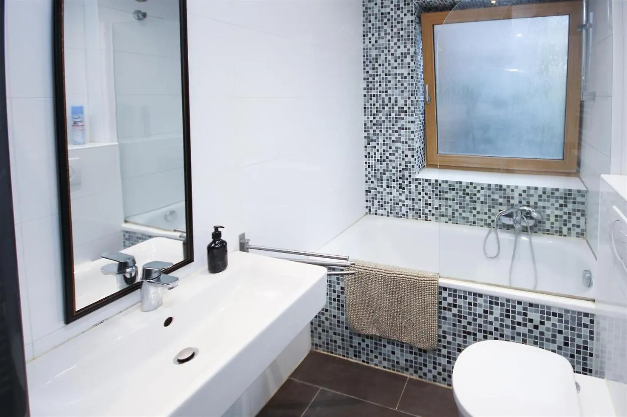 Alfa Apartment Stuttgart Mitte 2 Zimmer City-Lage Berliner Platz Balkon Netflix Kueche Wm L 2Br 5 Beds 6 People L Fully Equipped Kitchen & Bathroom 0*,