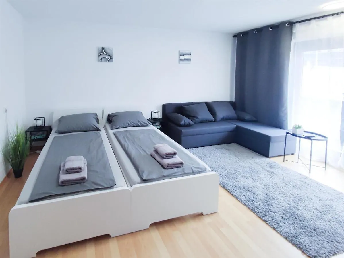 Alfa Apartment Stuttgart Mitte 2 Zimmer City-Lage Berliner Platz Balkon Netflix Kueche Wm L 2Br 5 Beds 6 People L Fully Equipped Kitchen & Bathroom 0*,  Germany