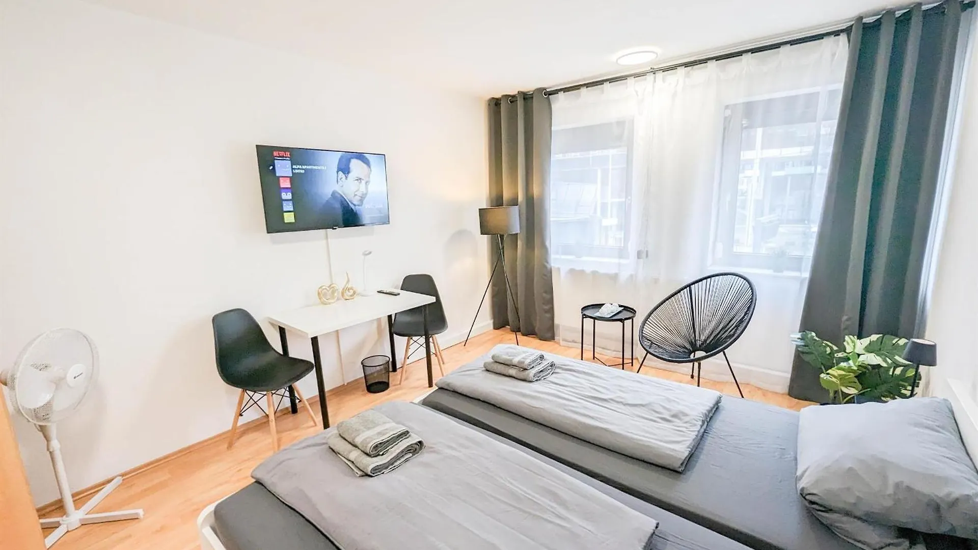 Alfa Apartment Stuttgart Mitte 2 Zimmer City-Lage Berliner Platz Balkon Netflix Kueche Wm L 2Br 5 Beds 6 People L Fully Equipped Kitchen & Bathroom 0*,  Germany